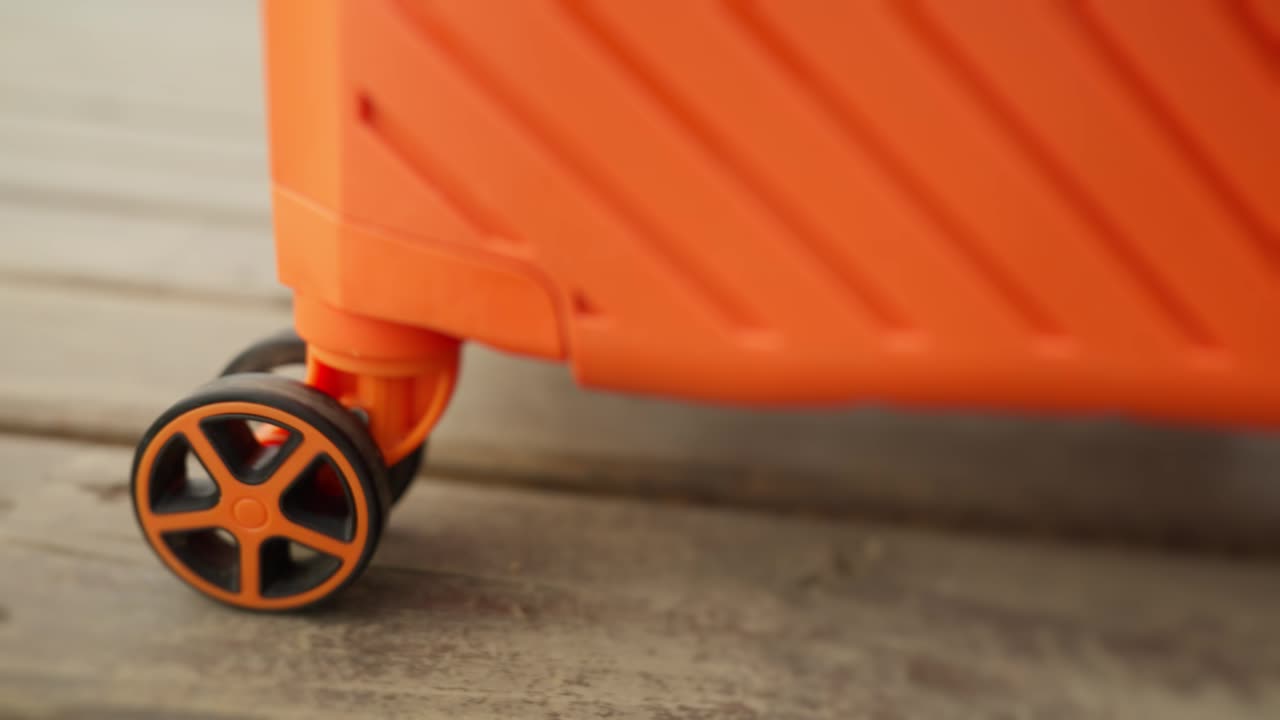 Maleta Zanzibar naranja de American Tourister, formato 16:9